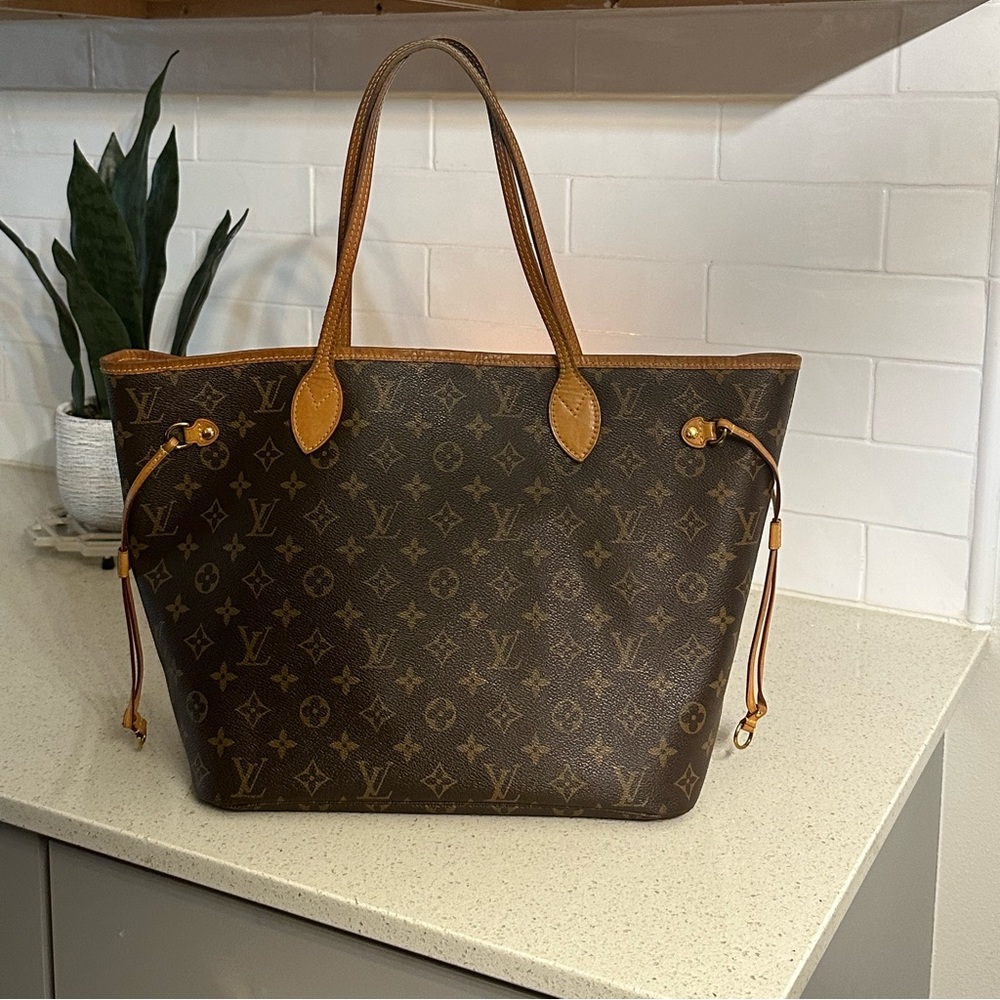 Authentic Louis Vuitton Monogram MM Neverfull purse bag tote